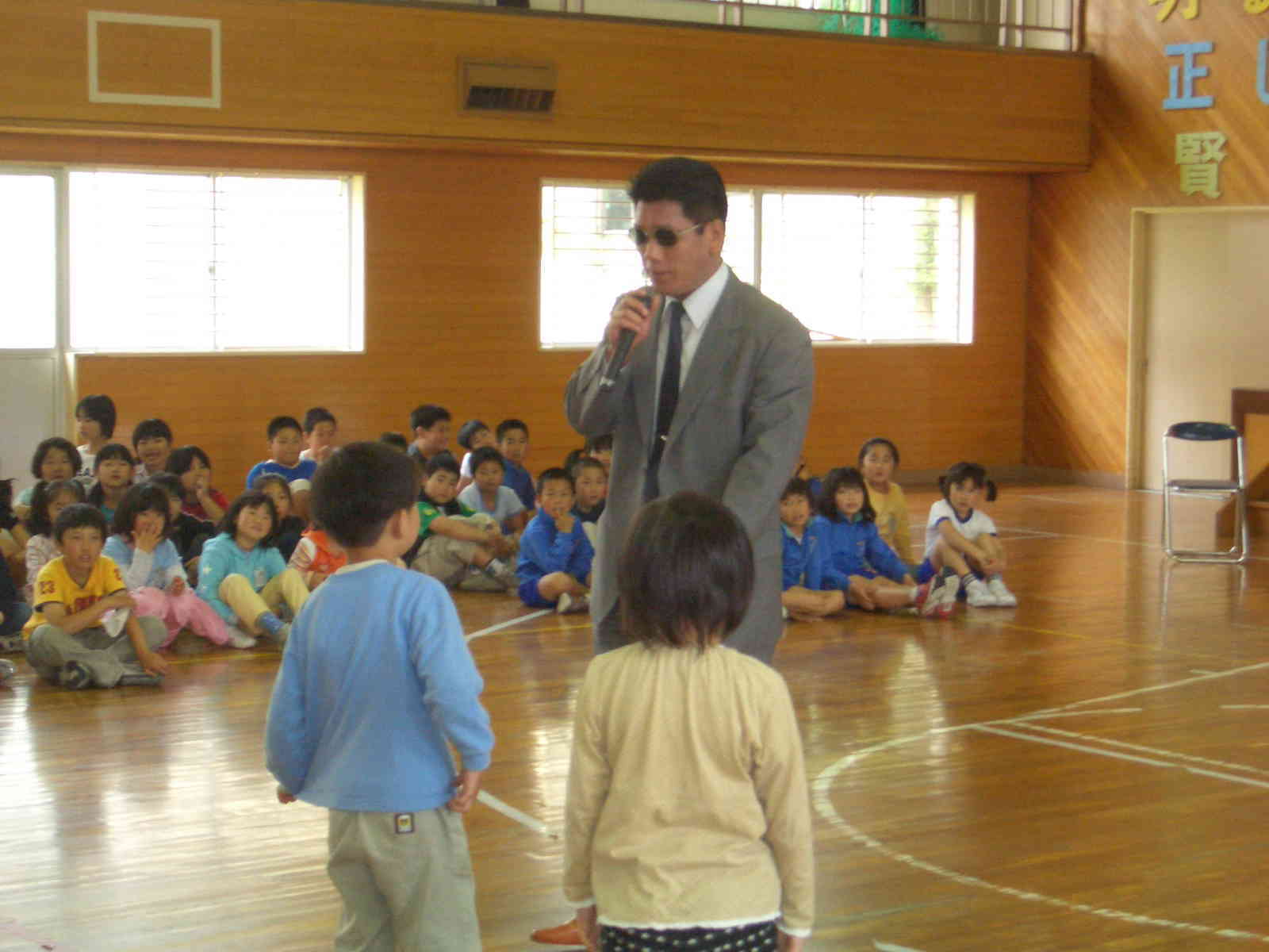 鹿角署の方を招いての防犯教室が行われました。地域の方々の関心も高く，たくさん参加してくださりました。